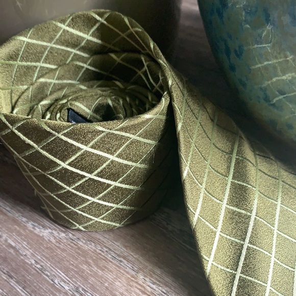 Men’s Olive Green Silk Necktie - Picture 4 of 5